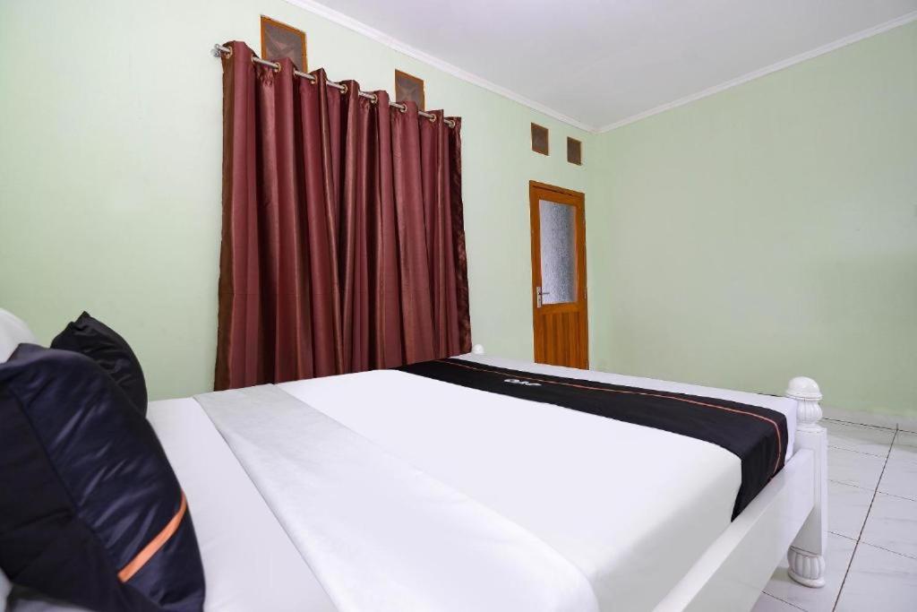 Guest House Gethsemane Salatiga Zewnętrze zdjęcie