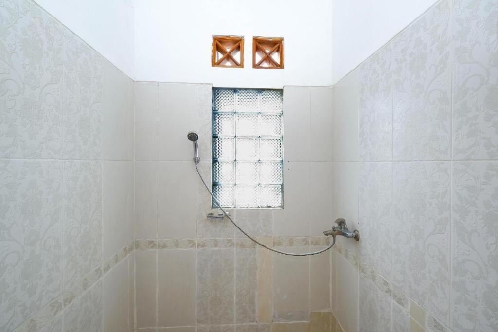 Guest House Gethsemane Salatiga Zewnętrze zdjęcie