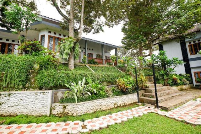 Guest House Gethsemane Salatiga Zewnętrze zdjęcie